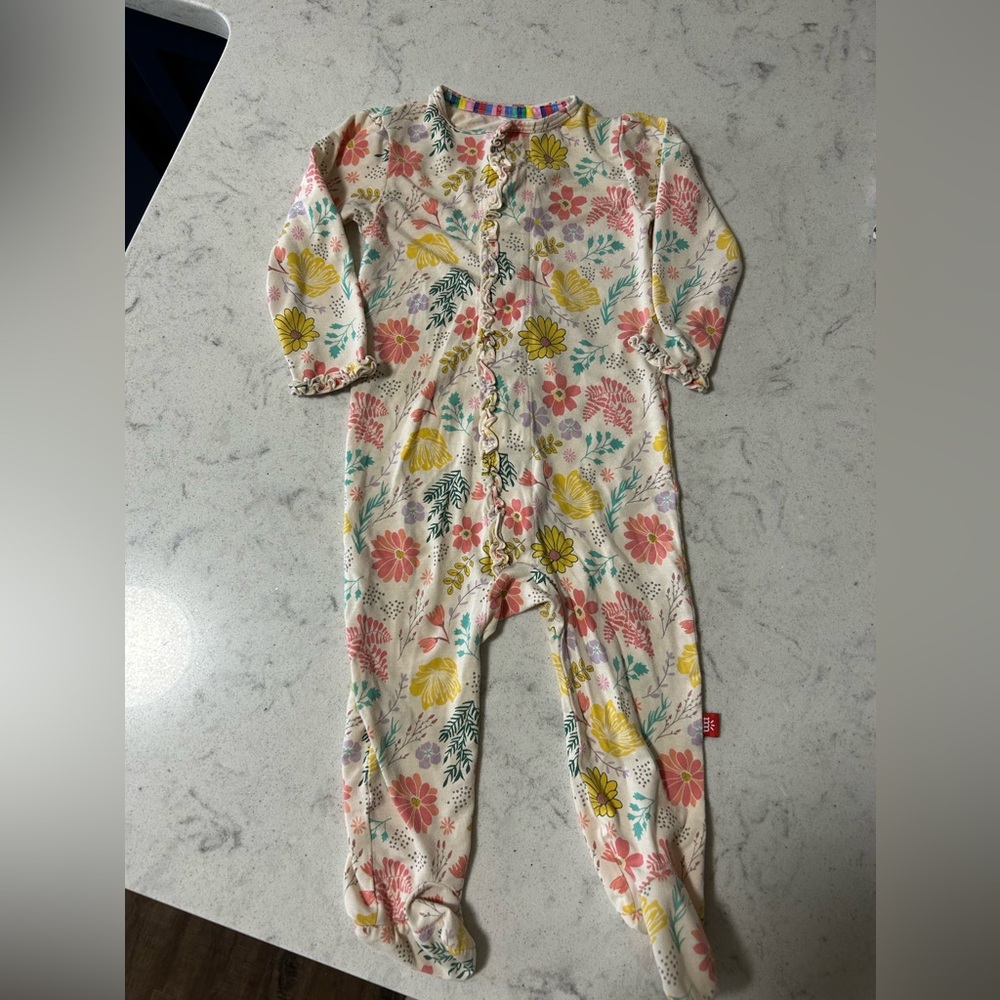 EUC magnetic me pajama